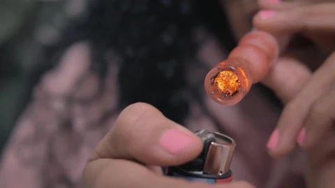 Free Stock Video Woman Smokes Marijuana With A Glass Pipe Live Wallpaper - Free Live Wallpaper