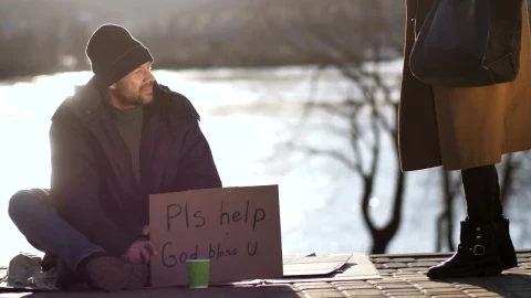 Free Stock Video Woman Sits Next To A Homeless Man And Shares Food Live Wallpaper - Free Live Wallpaper