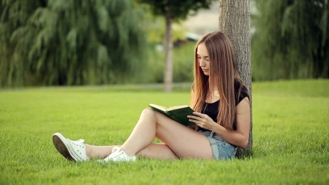 Free Stock Video Woman Reading In The Park Next To A Tree Live Wallpaper - Free Live Wallpaper