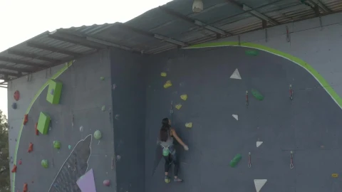 Free Stock Video Woman Reaching The Top Of A Huge Mountaineering Tower Live Wallpaper - Free Live Wallpaper