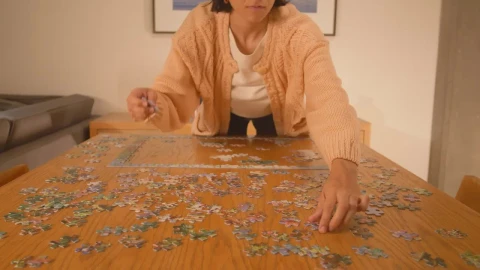 Free Stock Video Woman Putting Together A Puzzle Of Many Pieces 42195Live Wallpaper - Free Live Wallpaper