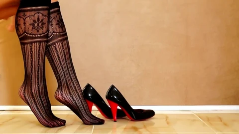 Free Stock Video Woman Putting On A Pair Of High Heels Live Wallpaper - Free Live Wallpaper