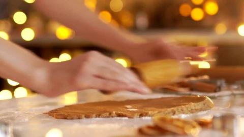 Free Stock Video Woman Preparing A Traditional Homemade Christmas Dessert Live Wallpaper - Free Live Wallpaper