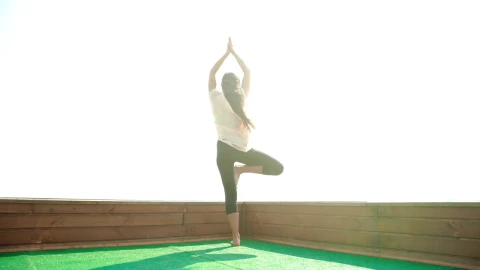 Free Stock Video Woman Practicing Yoga And Meditation On A Rooftop Live Wallpaper - Free Live Wallpaper