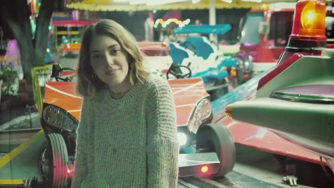 Free Stock Video Woman Posing In Mechanical Rides Live Wallpaper - Free Live Wallpaper