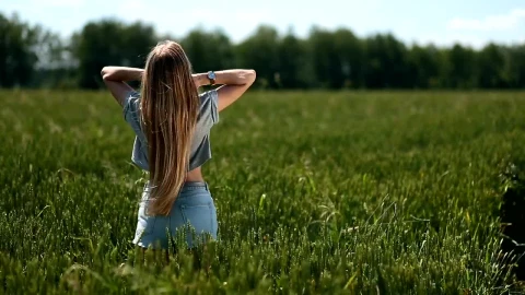 Free Stock Video Woman Playing With Her Hair In The Breeze Live Wallpaper - Free Live Wallpaper