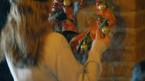 Free Stock Video Woman Placing A Christmas Wreath On A Wall In Her Live Wallpaper - Free Live Wallpaper