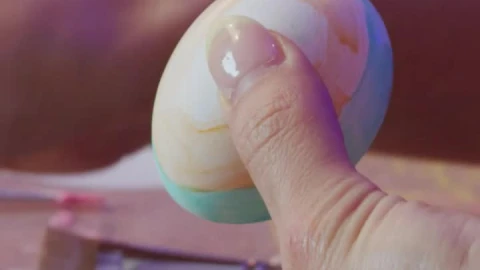 Free Stock Video Woman Painting An Egg For Easter Live Wallpaper - Free Live Wallpaper