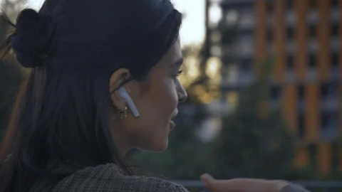 Free Stock Video Woman Outdoors Taking A Phone Call Live Wallpaper - Free Live Wallpaper