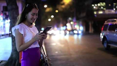 Free Stock Video Woman On The Street Sending Messages At Night Live Wallpaper - Free Live Wallpaper