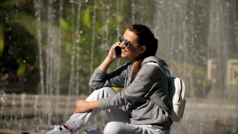 Free Stock Video Woman On A Call Next To The Fountain In A Live Wallpaper - Free Live Wallpaper