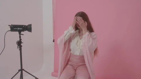 Free Stock Video Woman Modeling During A Photo Shoot Live Wallpaper - Free Live Wallpaper