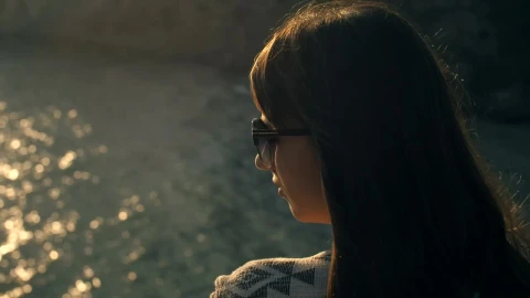 Free Stock Video Woman Looking At A Lake Reflecting The Sun Live Wallpaper - Free Live Wallpaper