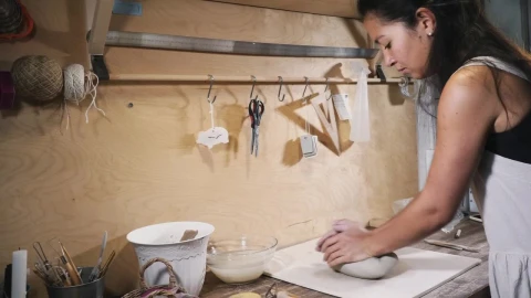 Free Stock Video Woman Kneads Clay In The Workshop Live Wallpaper - Free Live Wallpaper