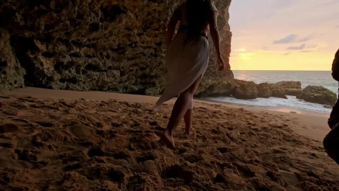 Free Stock Video Woman In White Dress Runs And Spins On The Beach Live Wallpaper - Free Live Wallpaper