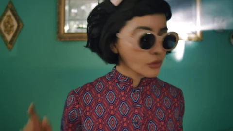 Free Stock Video Woman In Sunglasses Dancing At Home Live Wallpaper - Free Live Wallpaper