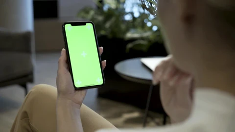 Free Stock Video Woman Holding Mobile Phone With A Green Screen Live Wallpaper - Free Live Wallpaper