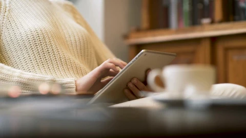 Free Stock Video Woman Holding A Tablet Device At Home Live Wallpaper - Free Live Wallpaper