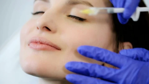 Free Stock Video Woman Getting Botox On Her Lips Close Up Live Wallpaper - Free Live Wallpaper