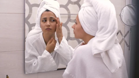 Free Stock Video Woman Frustrated At Seeing Her Face In A Mirror Live Wallpaper - Free Live Wallpaper