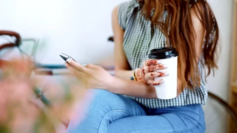 Free Stock Video Woman Focused On Her Smartphone Live Wallpaper - Free Live Wallpaper