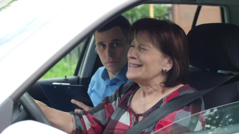 Free Stock Video Woman Fails Driving Test Live Wallpaper - Free Live Wallpaper