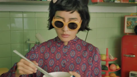 Free Stock Video Woman Eating Noodles Live Wallpaper - Free Live Wallpaper