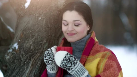 Free Stock Video Woman Drinking Coffee In Winter Park Live Wallpaper - Free Live Wallpaper