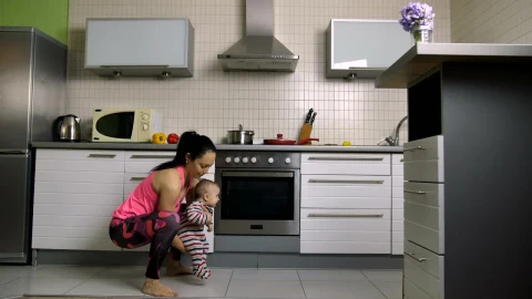 Free Stock Video Woman Doing Squats With Her Baby In Arms Live Wallpaper - Free Live Wallpaper