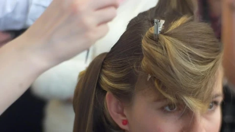 Free Stock Video Woman Combing Blonde Hair Of A Girl Live Wallpaper - Free Live Wallpaper