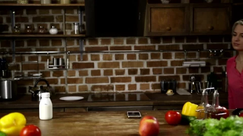 Free Stock Video Woman Checks The Hour Takes Her Things And Leaves Live Wallpaper - Free Live Wallpaper