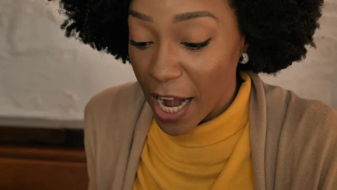 Free Stock Video Woman Chatting With Someone In A Coffee Shop Live Wallpaper - Free Live Wallpaper