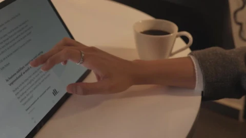 Free Stock Video Woman Browsing A News Page On A Tablet Live Wallpaper - Free Live Wallpaper