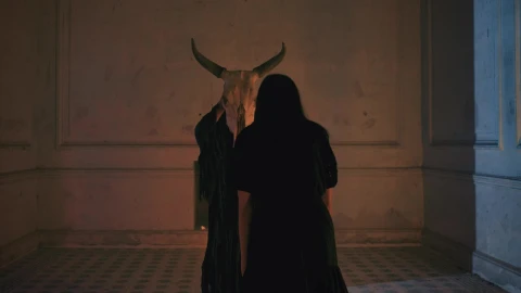 Free Stock Video Woman Bows To A Man Who Holds The Skull Of Live Wallpaper - Free Live Wallpaper