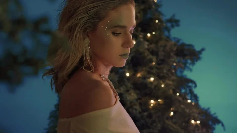Free Stock Video Winter Makeup Of A Girl At Christmas Live Wallpaper - Free Live Wallpaper
