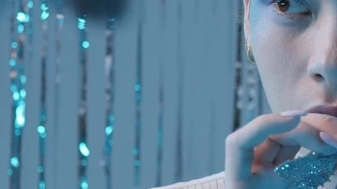 Free Stock Video Winter Fashion Cold Looking Woman Concept Video Live Wallpaper - Free Live Wallpaper