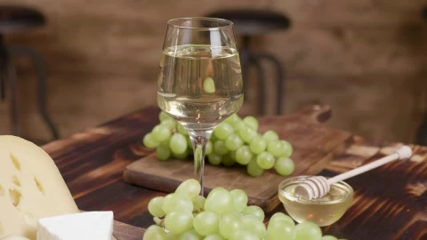 Free Stock Video Wine With Grapes And Cheeses Live Wallpaper - Free Live Wallpaper