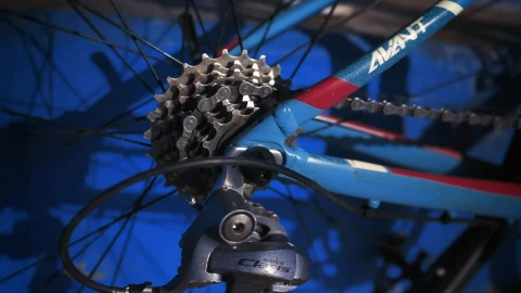 Free Stock Video Wheel Of A Rotating Bicycle In A Close And Detailed Live Wallpaper - Free Live Wallpaper