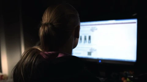 Stock Footage Woman Browsing The Internet On A Pc Live Wallpaper - Free Live Wallpaper