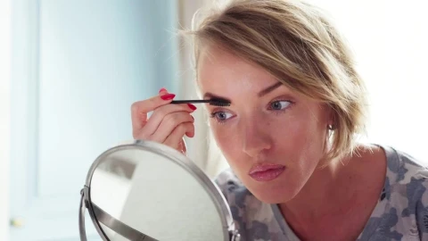 Stock Footage Woman Applying Mascara Live Wallpaper - Free Live Wallpaper