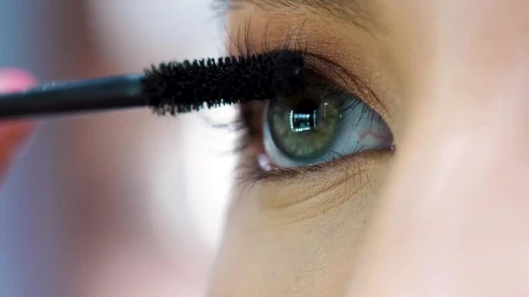 Stock Footage Woman Applying Mascara In Her Eyes Live Wallpaper - Free Live Wallpaper