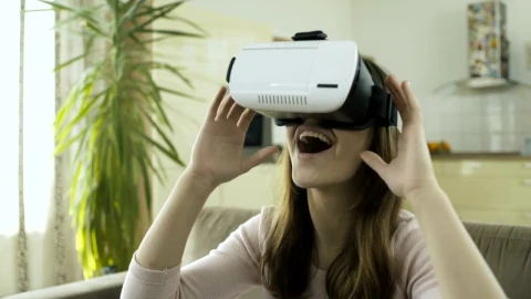 Stock Footage Woman Amazed With Virtual Reality Live Wallpaper - Free Live Wallpaper