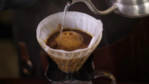 Stock Footage Water Poured Into A Coffee Filter Live Wallpaper - Free Live Wallpaper