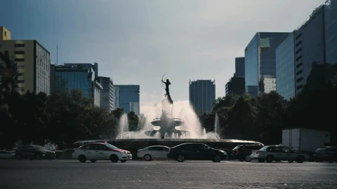 Stock Footage Water Fountain Statue At Roundabout Live Wallpaper - Free Live Wallpaper