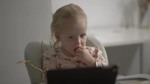 Stock Footage Watching A Cartoon While Having A Snack Live Wallpaper - Free Live Wallpaper
