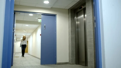 Stock Footage Waiting For An Elevator Live Wallpaper - Free Live Wallpaper
