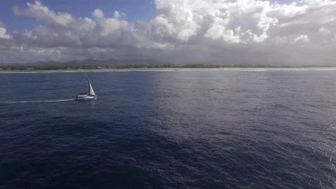 Stock Footage Yacht Sailing Past An Island Live Wallpaper Free - Free Live Wallpaper