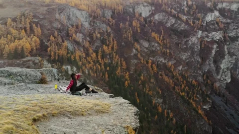 Stock Footage Woman On A Cliff With Mountains In The Background Live Wallpaper Free - Free Live Wallpaper