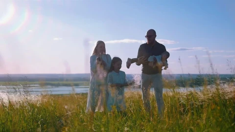 Stock Footage Young Family Enjoying The Sun At The Valley Live Wallpaper Free - Free Live Wallpaper