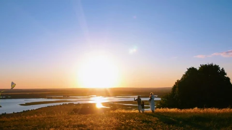 Stock Footage Young Family With Kite At Sunset Live Wallpaper Free - Free Live Wallpaper